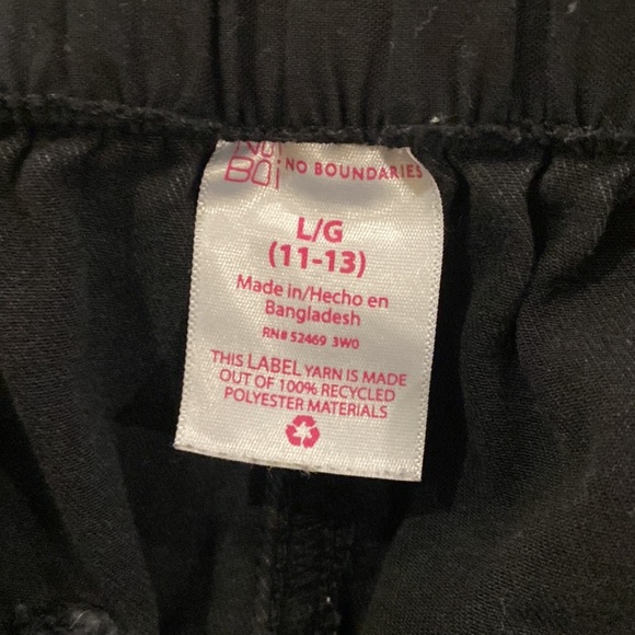 No Boundaries black high waisted button fly shorts. Size L - Picture 4 of 4